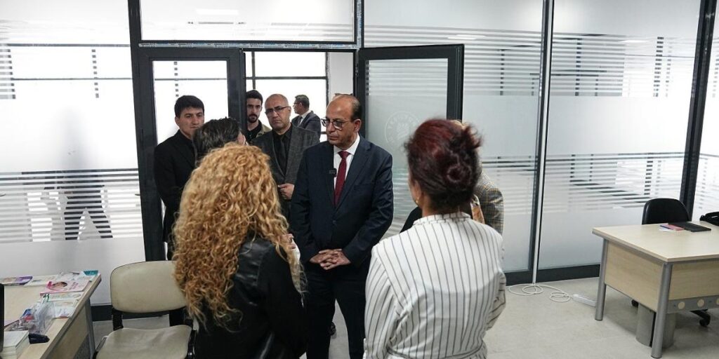 Başkan Geçit, aile danışma ve sağlıklı yaşam merkezindeki hizmetleri inceledi