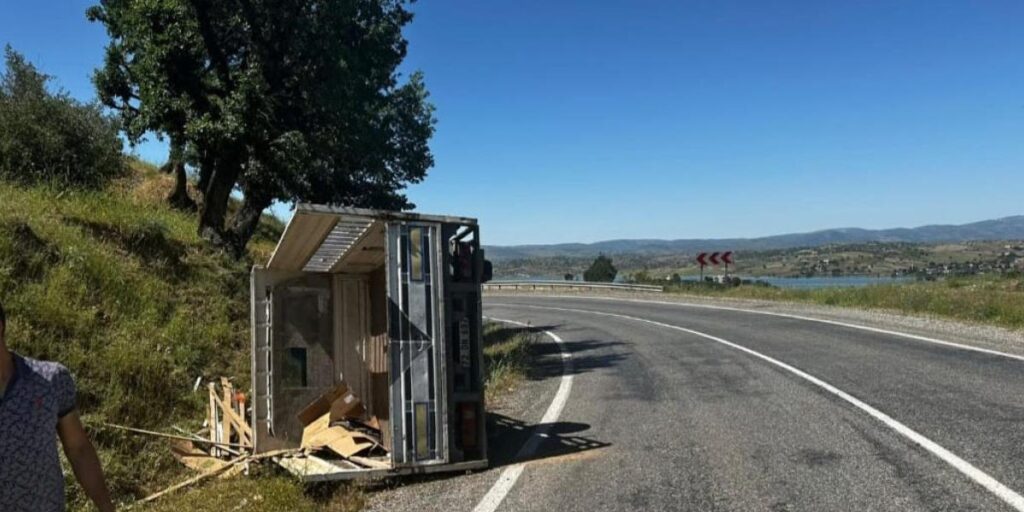 Batman’da kamyonet yan yattı: 2 yaralı