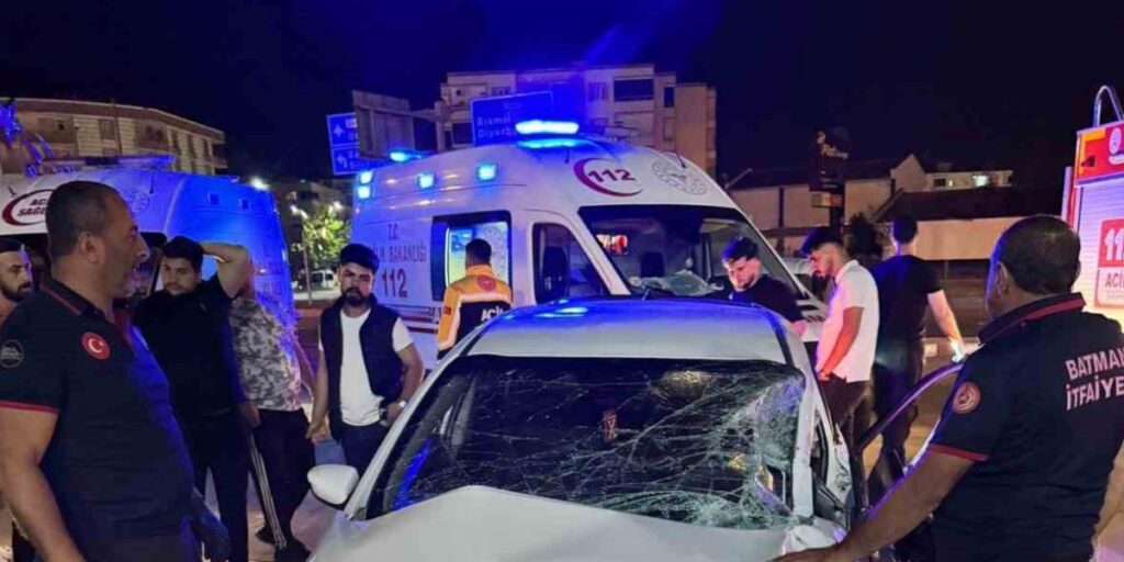 Batman’da otomobil tırla çarpıştı: 3 yaralı