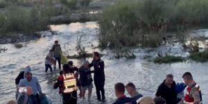 Batman’da su seviyesinin yükseldiği alanda mahsur kalan 25 kişi kurtarıldı