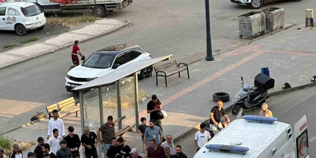 Batman’da yolun karşısına geçmeye çalışan kadına otomobil çarptı