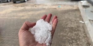 Besni’de fındık büyüklüğünde dolu yağdı