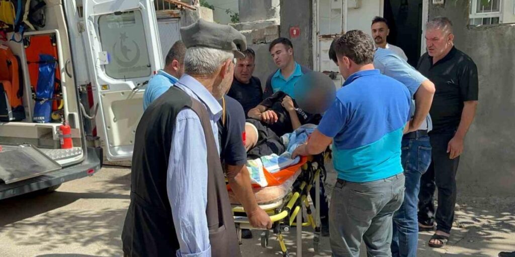 Bıçağın üzerine düşen şahıs yaralandı