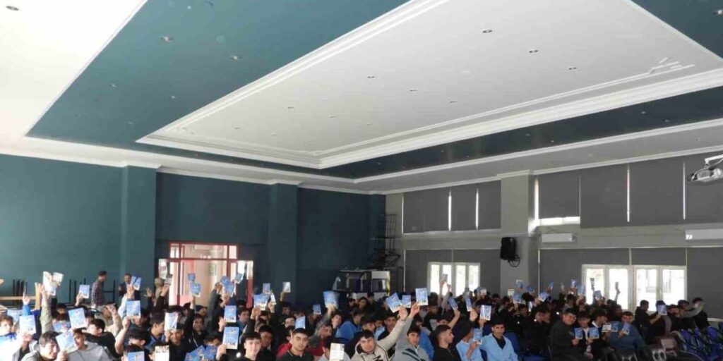 Bin 610 öğrenci teröre karşı bilgilendirildi