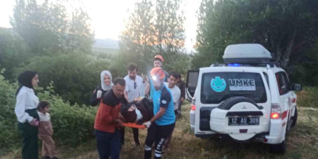 Bingöl’de otomobil uçuruma yuvarlandı: 2 yaralı