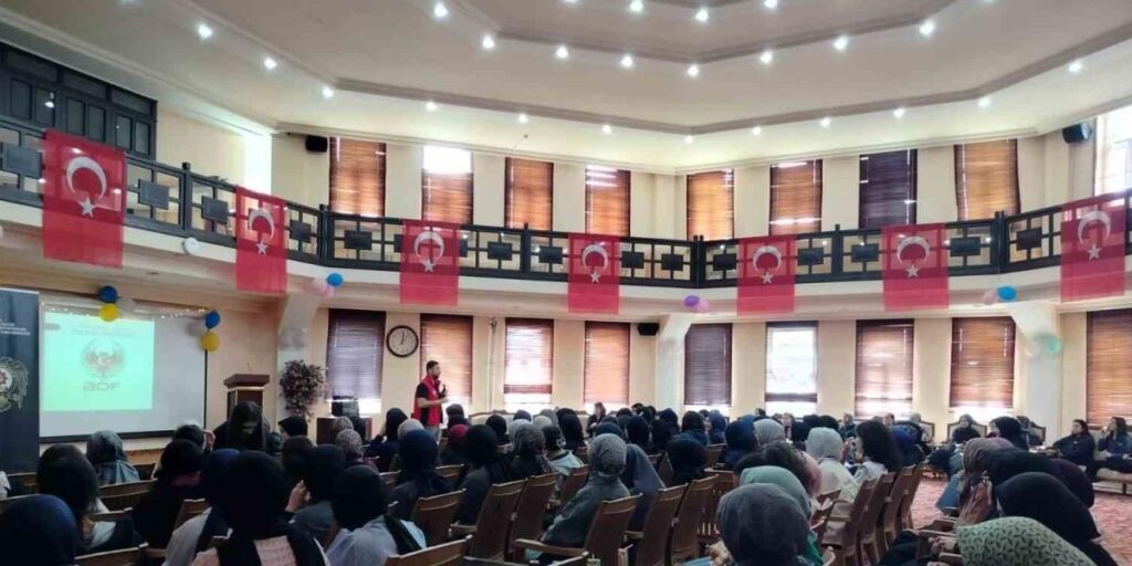 BÖF ekipleri öğrencileri bilgilendiriyor