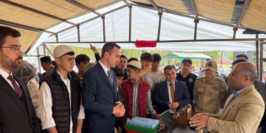 Çaldıran’da “Kitap Fuarı” açıldı