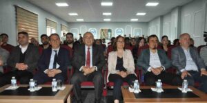 Çimentaş Yönetim Kurulu Başkanı Taha Aksoy deneyimlerini öğrencilerle paylaştı