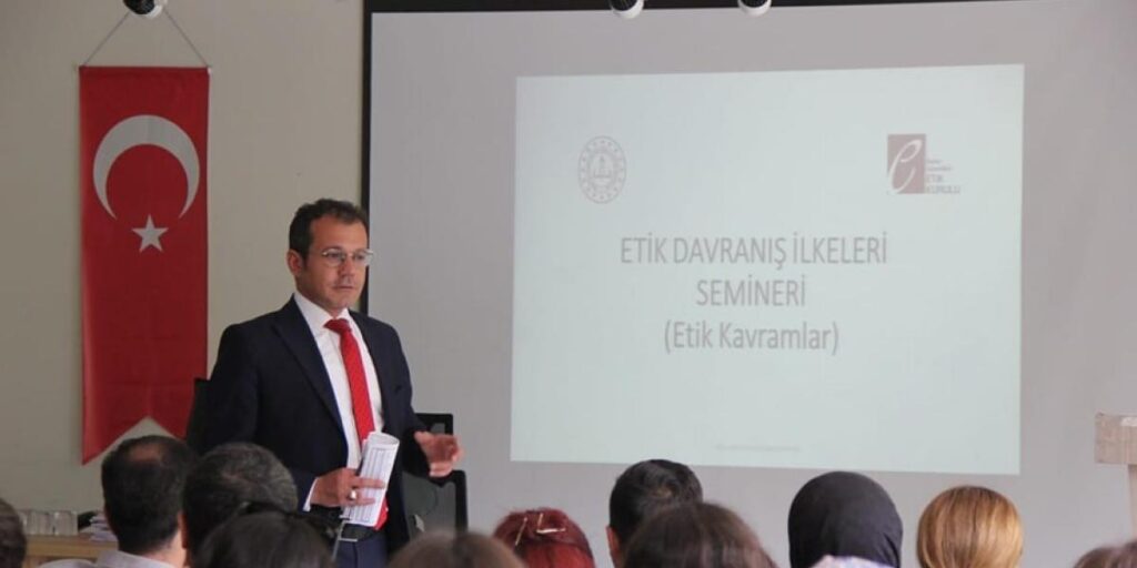 Cizre’de öğretmenlere “Etik Davranış İlkeleri” semineri verildi