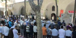 Deprem ve sel felaketinde hasar alan 526 yıllık Hasan Paşa Cami ibadete açıldı