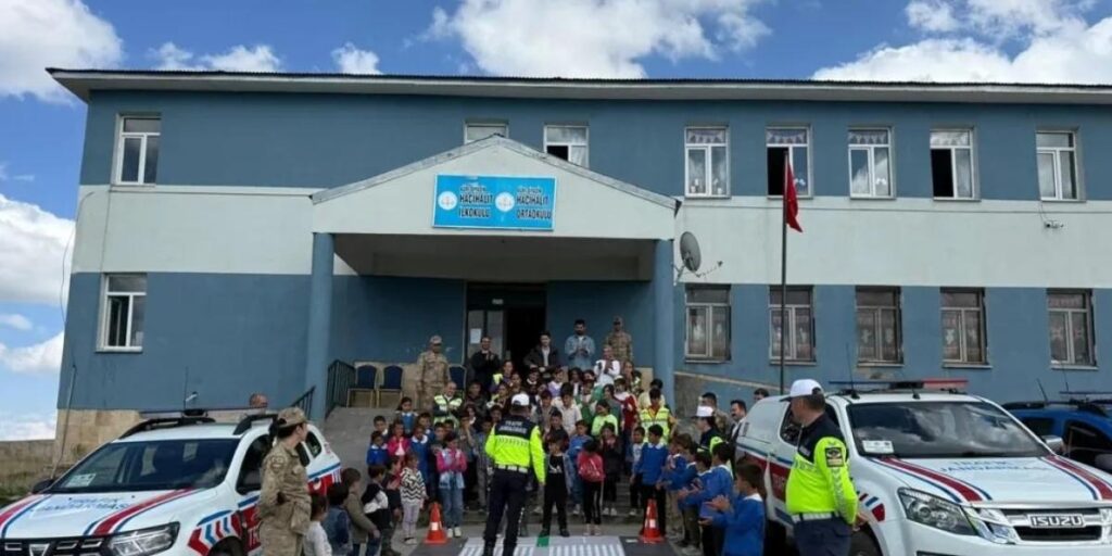 Diyadin’de miniklere trafik eğitimi