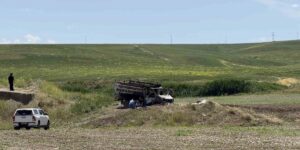 Diyarbakır’da baba oğul kamyonetle yanmış halde bulundu