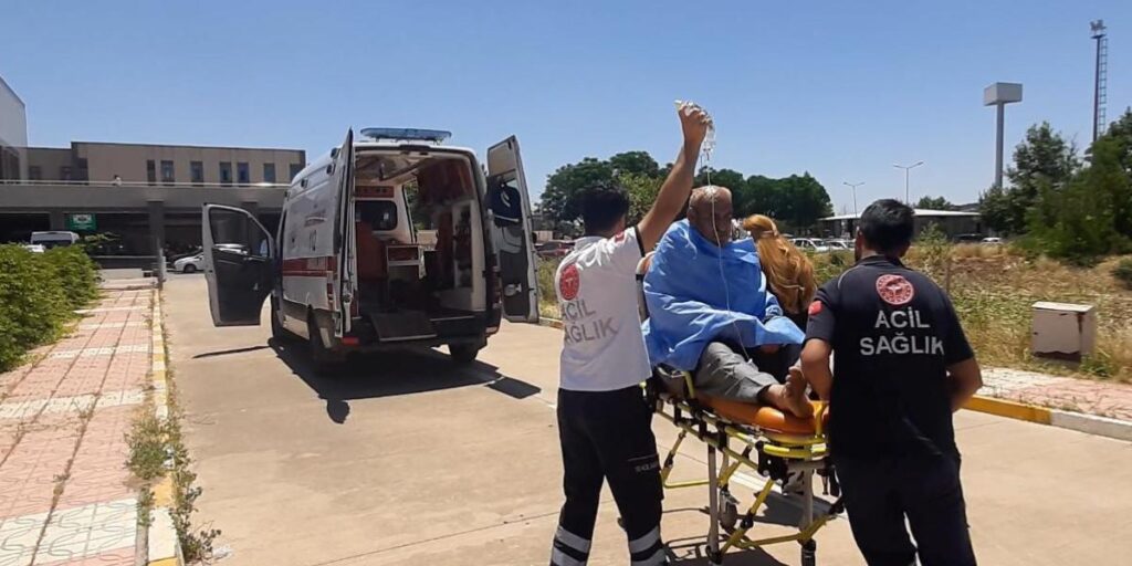 Diyarbakır’da çatıda yaktıkları ateşi söndürmeye çalışan çiftin vücudunda yanıklar oluştu