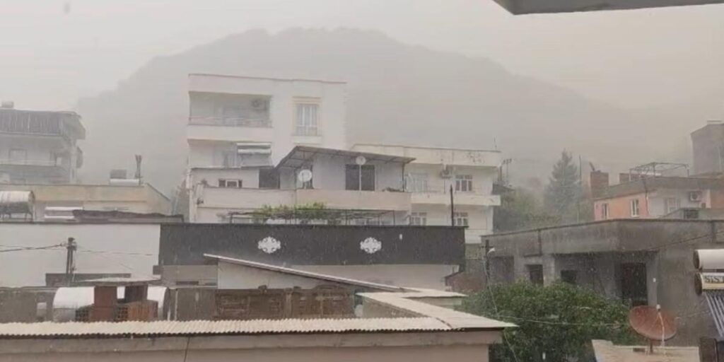 Diyarbakır’da sağanak ve dolu etkili oldu
