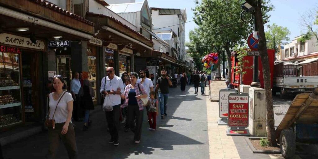 Diyarbakır’da vatandaş ve esnaf, PKK’nın fesih kararını olumlu değerlendirdi