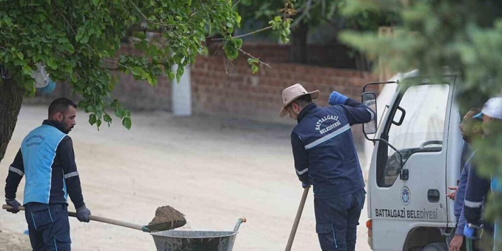 Dolamantepe Mahallesi’nde park ve yol düzenlemesi