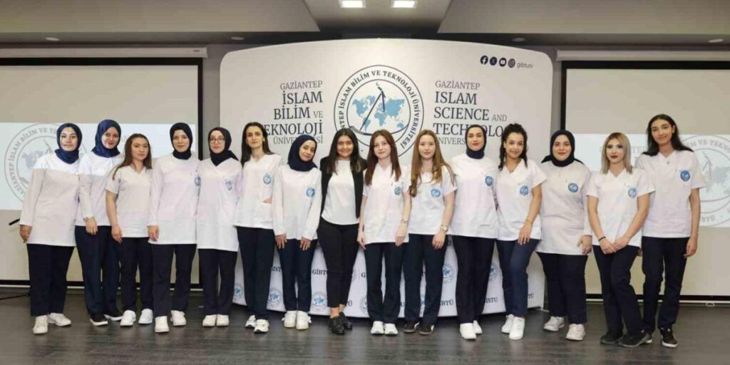 Dünya Ebeler Günü GİBTÜ’de kutlandı