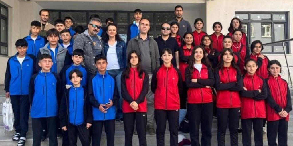 Van’daki ortaokulun spor başarısı göz doldurdu