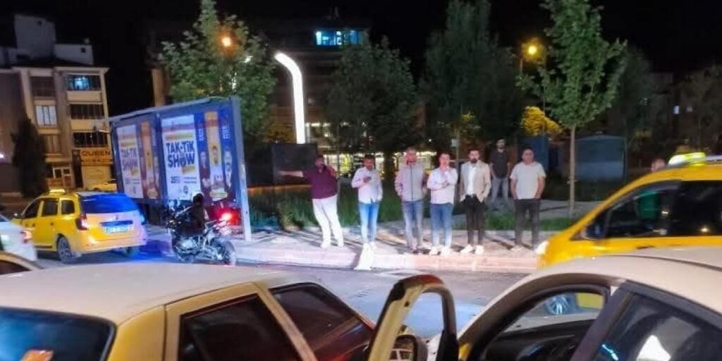 Elazığ’da 2 otomobil kafa kafaya çarpıştı: 2 yaralı