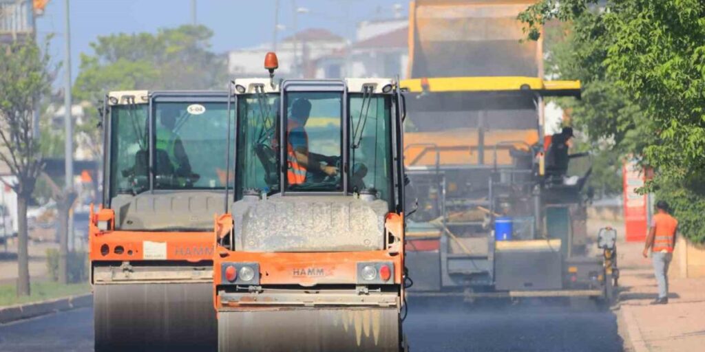 Elazığ’da asfalt mesaisi tüm hızıyla devam ediyor
