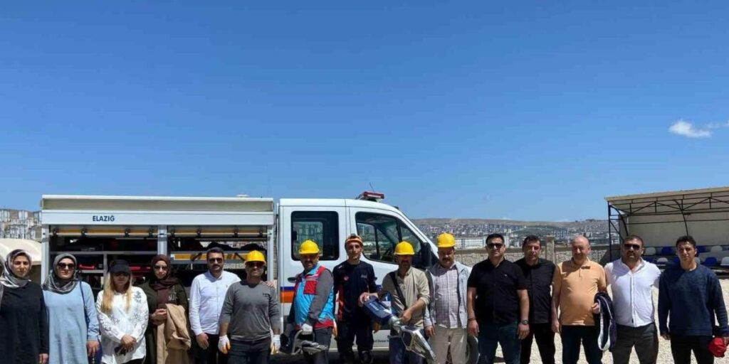 Elazığ’da enkazda arama ve kurtarma eğitimi sürüyor