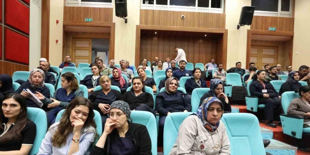 Elazığ’da hastane çalışanlarına Afet Farkındalık Eğitimi verildi