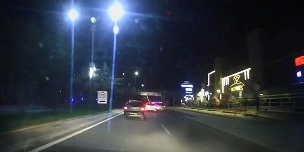 Elazığ’da makas atan sürücü kameralara yansıdı