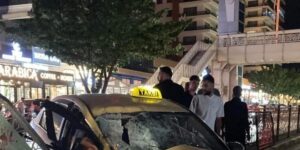 Elazığ’da otomobil refüjdeki bariyerlere çarptı: 1 yaralı