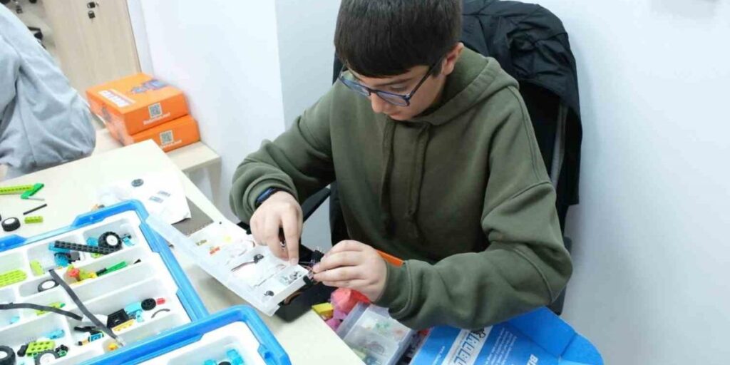 Elazığ’da robotik kodlama eğitimi verilmeye başlandı