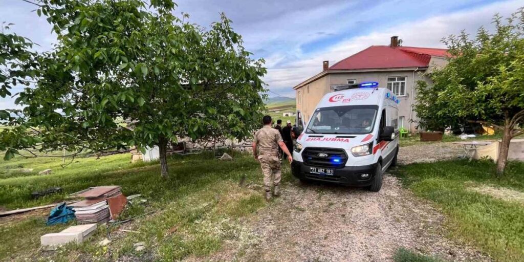 Elazığ’da traktörün altında kalan kişi yaralandı