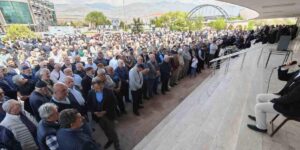 Erzincan’dan hacı adayları Medine’ye uğurlandı