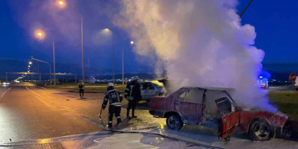 Erzurum’da araç cayır cayır yandı