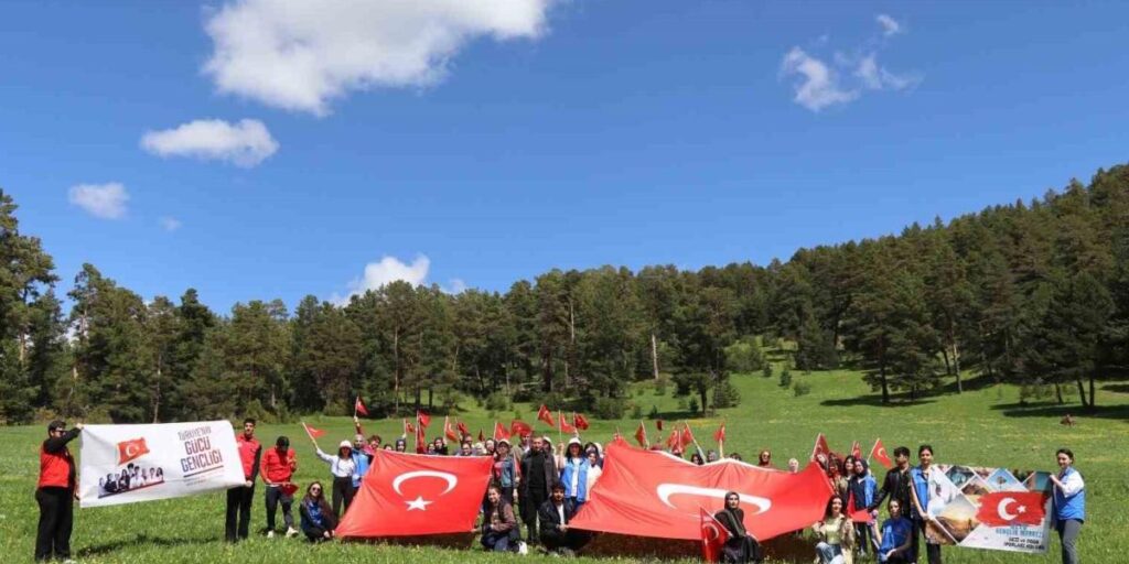 Erzurum’da gençler 19 Mayıs için yürüdü