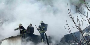 Erzurum’da korkutan çatı  yangın