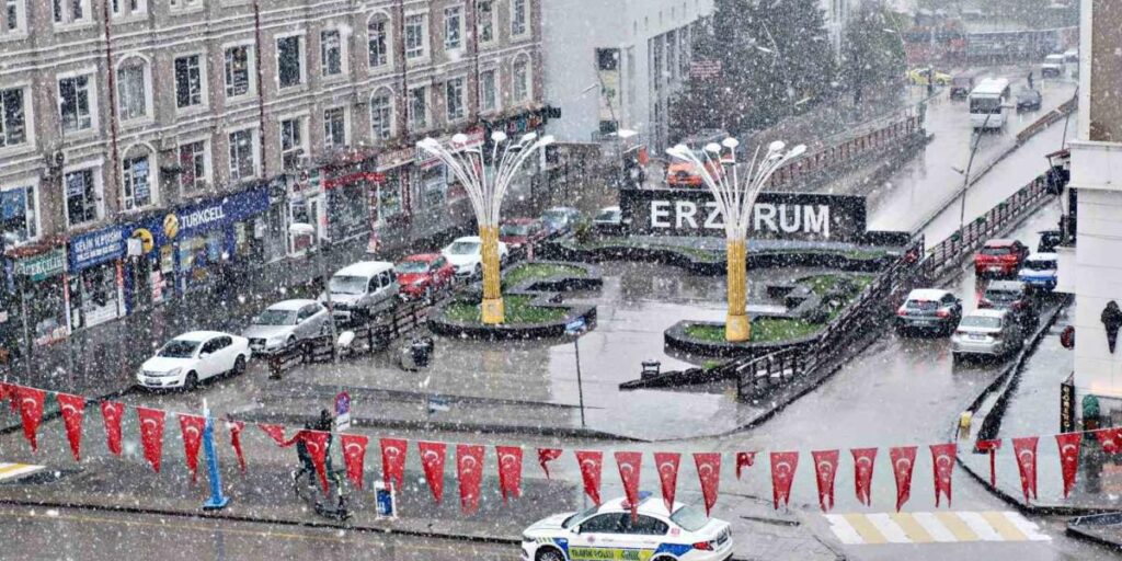 Erzurum’da mayıs ayında kar yağışı