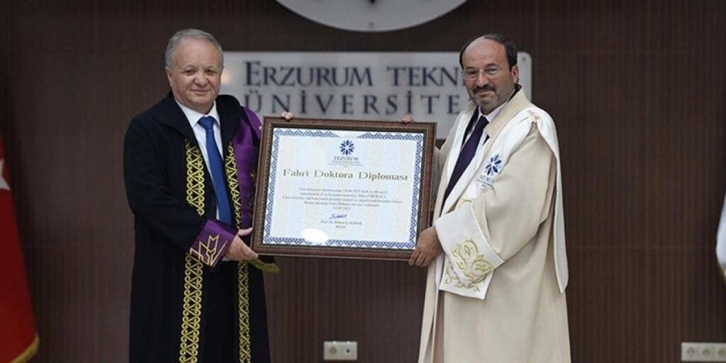 ETÜ’de 2024-2025 yılı akademik giysi ve ödül töreni gerçekleştirildi