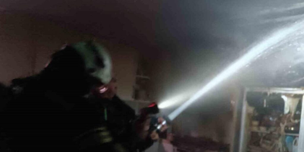 Evin mutfağı yangında kül oldu