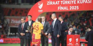 Finalin oyuncusu Victor Osimhen seçildi