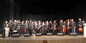 FÜ’de akademisyenler korosu sergilendi