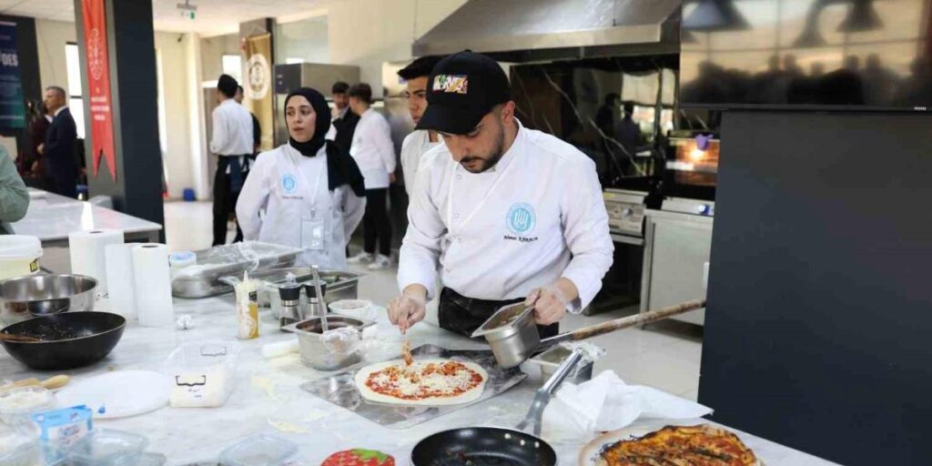 Gastronomi öğrencileri lezzet yarışında hünerlerini sergiledi