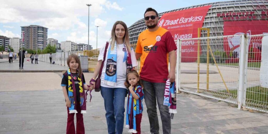 Gaziantep Stadyumu’nda kupa coşkusu başladı