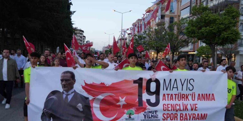 Gaziantep’te 19 Mayıs “Bayraklı Gençlik Yürüyüşü” ile kutlandı