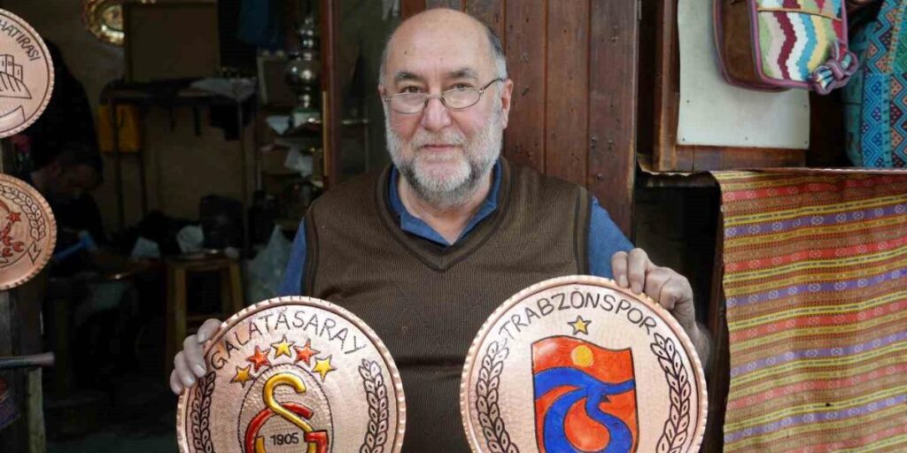 Gaziantep’te Galatasaray ve Trabzonspor’un logoları ilmek ilmek bakıra işleniyor