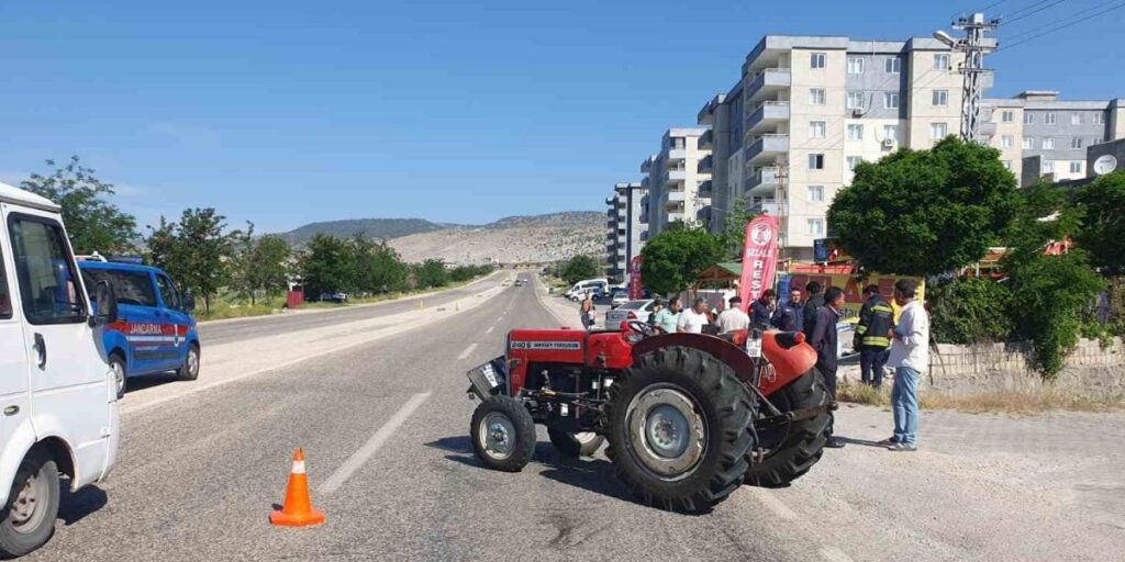 Gaziantep’te traktör ile çarpışan araç kanala uçtu: 4 yaralı