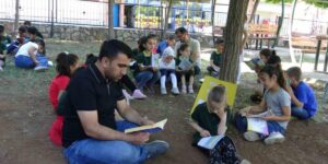 Gercüş’te öğrenciler anne, baba ve öğretmenleriyle kitap okudu