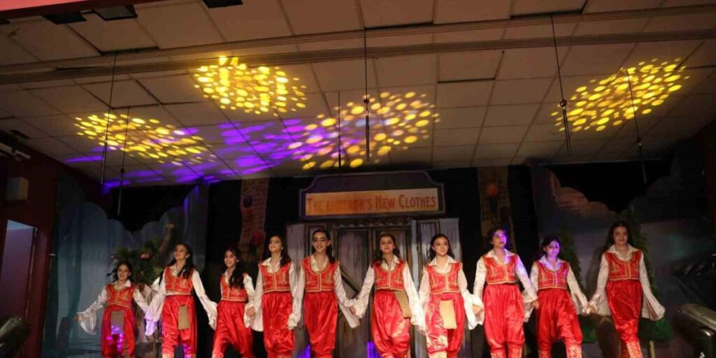 GKV’lilerin İngilizce müzikaline büyük beğeni