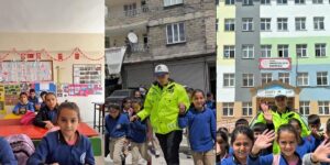 Hakkari’de minik öğrencilere trafik eğitimi