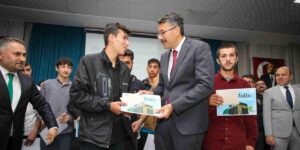 Hakkari’de umre ödüllü bilgi yarışması düzenlendi