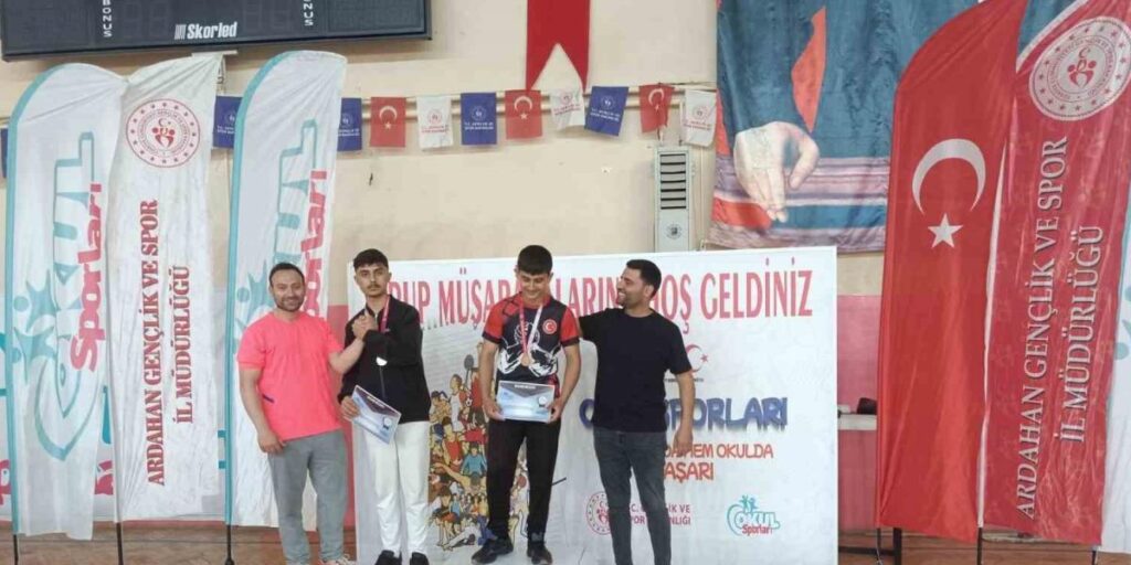 Horasanlı bilek güreşçilerin başarısı