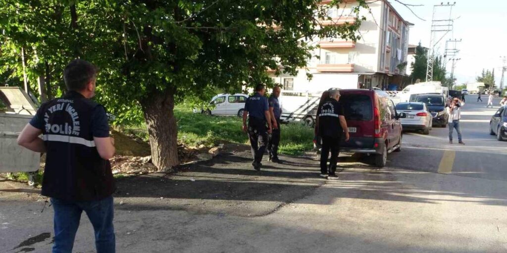 Hurdacıların alacak verecek kavgası kanlı bitti: 1 yaralı